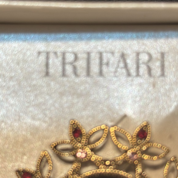 TRIFARI BEAUTIFUL NEW VINTAGE PIN..PURCHASE TWO OR MORE ITEMS I PAY SHIPPING - Picture 4 of 4